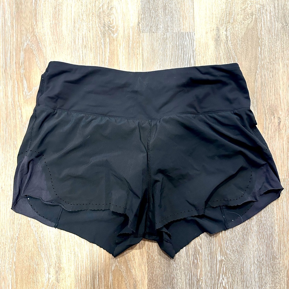 Lululemon Shorts - Women Size 8